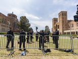 שוטרים אמריקנים בקמפוס אוניברסיטת קליפורניה בארה"ב [צילום: דמיאן דוברגנס/AP]