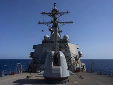 ספינית טילים אמריקנית, הנלחמת בים האדום נגד החות'ים [צילום: ברנת ארמנגה/AP]