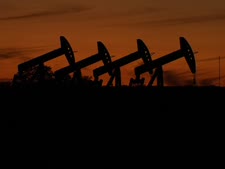 שדה נפט בטקסס. מכר ב-95, קנה ב-67 [צילום: אריק גיי, AP]