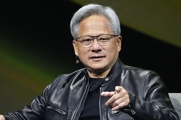 אנבידיה צופה הכנסות של טריליון דולר משבבי בינה מלאכותית עד 2027