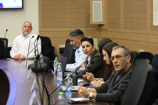 הקרב על ההגה: ניסוי-חלוץ ל-1,000 נהגי אוטובוס מחו