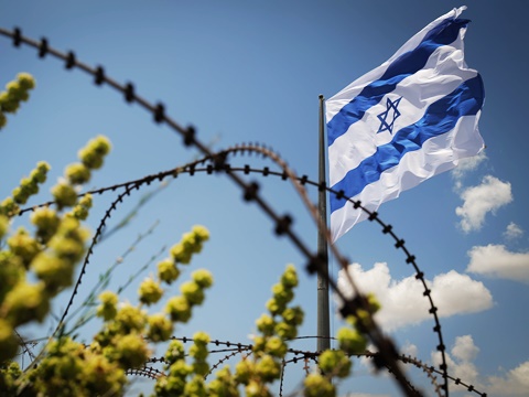 מי אופטימיים ומי פחות ביחס לעתידה של ישראל? דגל הלאום מונף ברמת הגולן [צילום: מיכאל גלעדי, פלאש 90]